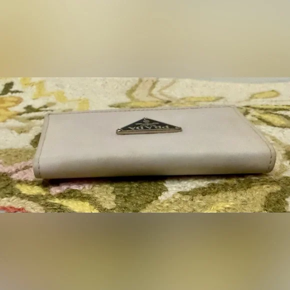 PRADA Unisex Tessuto White Nylon Six-Key Holder With Black Patent Interior - Picture 6 of 16